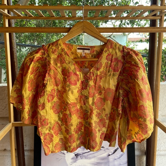 Floral crop Top. Size- XS (Fit S too) - Picture 4 of 11